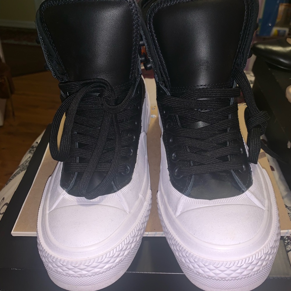 Converse Chuck II Leather in Black and White